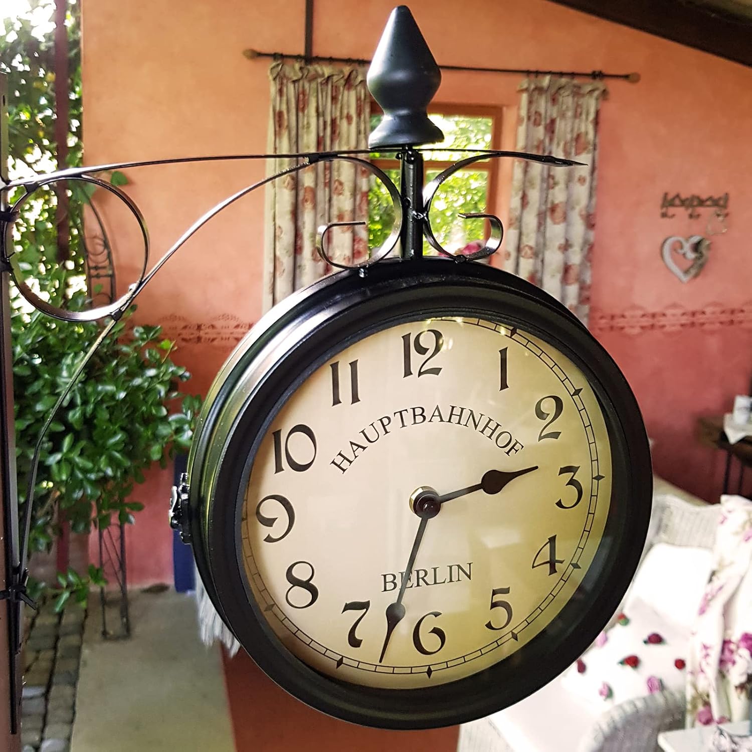 Monzana® Wanduhr Vintage Quarzuhrwerke Mit Beidseitigem Ziffernblatt Doppelseitige Bahnhofsuhr Schmiedeeisern Retro Schwarz — Ansicht 2